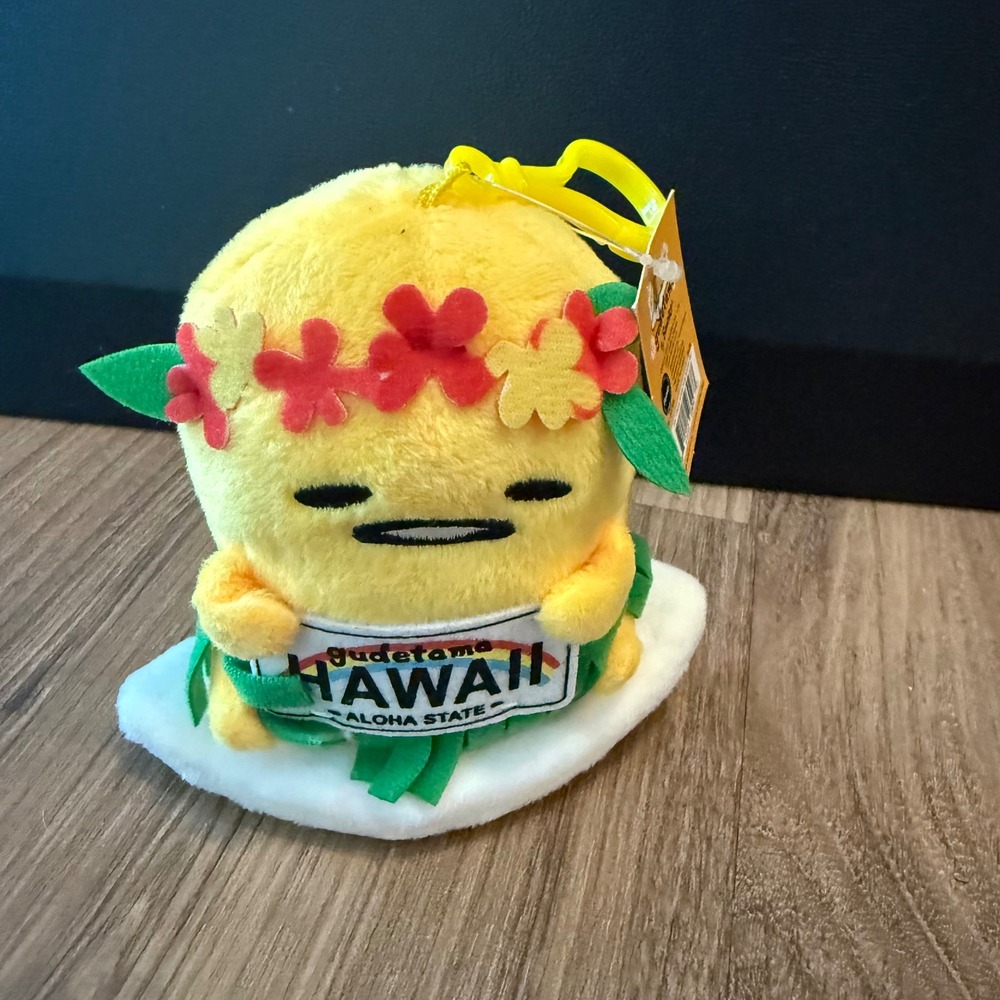 Sanrio Gudetama Hawaii Hula Lazy Egg 4 Inch Plush Keychain NWT SIL-34768